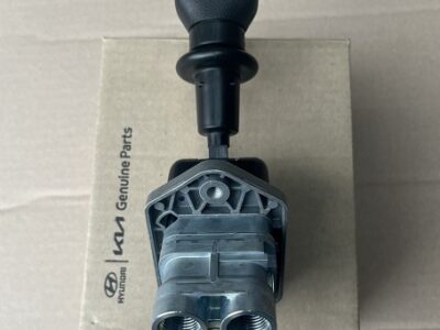 Tay giật lốc kê 3 đường hơi xe đầu kéo hyundai
